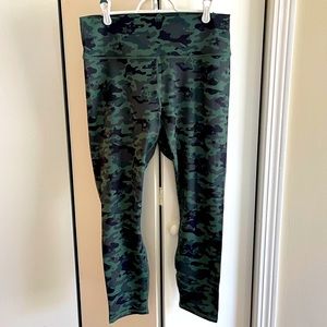 Fabletics Camo 7/8 Legging Size XL